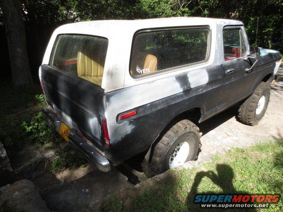 1978 Ford Bronco, white top, black primer body, 3q-front view