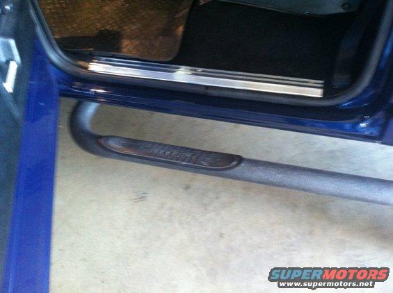 Blue vehicle door sill and side step with textured tread