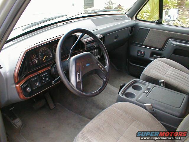 bronco-003.jpg Clean, but looking a little grungy.