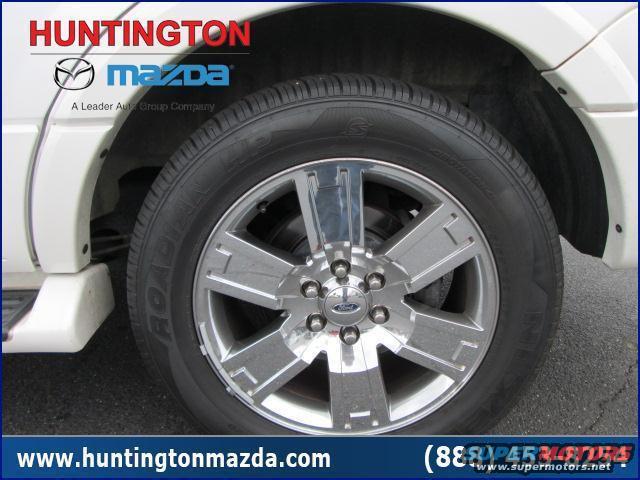 Close-up of a 2009 Ford Expedition's front wheel and fender