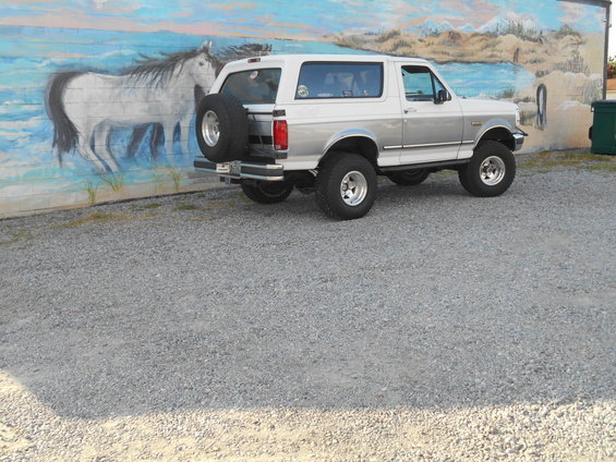 1994 Ford Bronco, 3q-front view, white and silver with spare tire on back