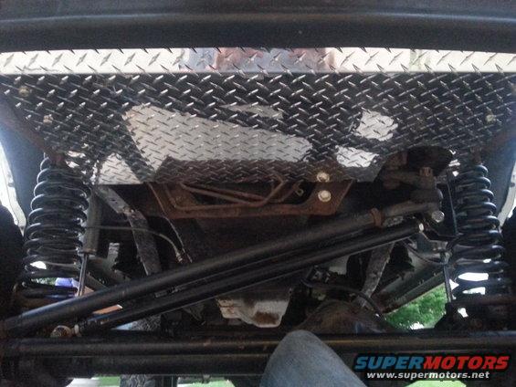 Diamond plate skid plate and suspension components on a vehicle