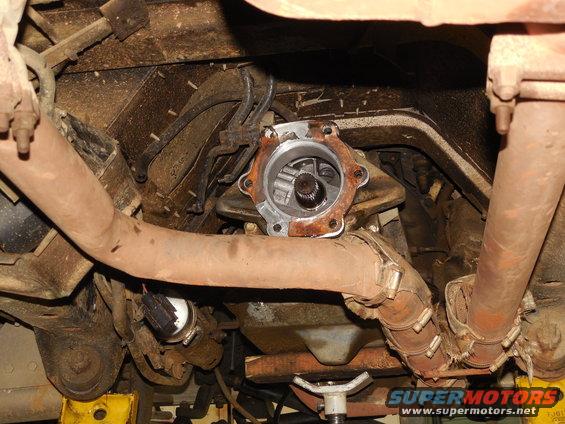 d20a.jpg Since the replacement (used) transfer case was still noisy, we decided to swap to a fresh reman.  Obviously, the shop that did the first swap did a good job of sealing this gasket because it has only been on for a few weeks, and it tore apart during disassembly.