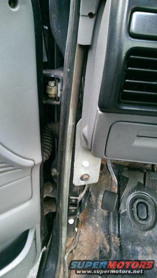 1996 Ford F-150 interior door hinge and dashboard detail
