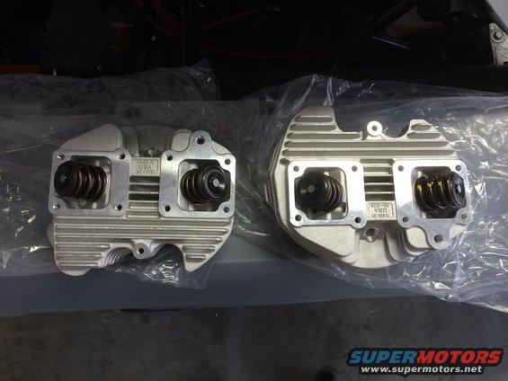 1975 Shovelhead - motor parts cylinder heads S&S
