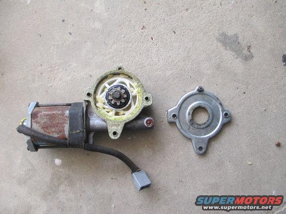 rh-window-motor-cover-removed.jpg LH Window Motor cover removed. Note broken drive pins.