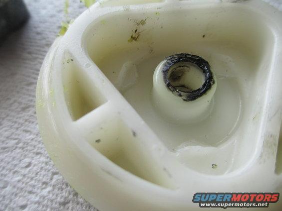 rh-window-motor-plastic-gear--wear.jpg LH Window Motor plastic gear wear