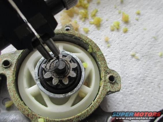 LH Window Motor removing snap ring