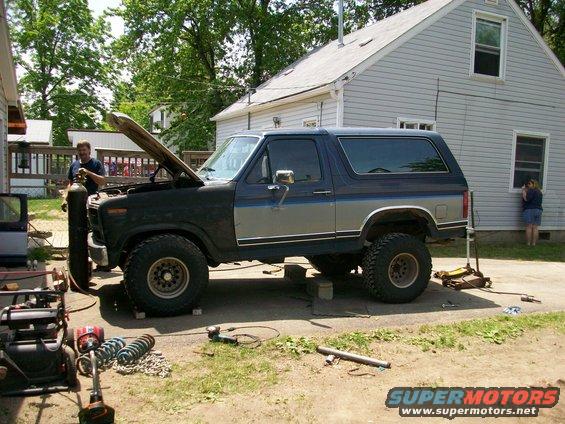 August 2008. Found a lift in the junkyard for cheap. Time to lift it.