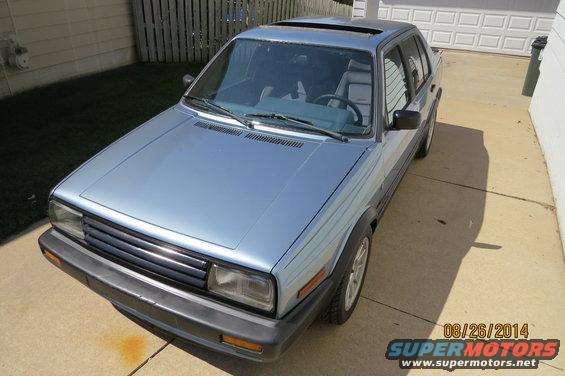Light blue 1990 Volkswagen Jetta sedan with sunroof, 3q front view