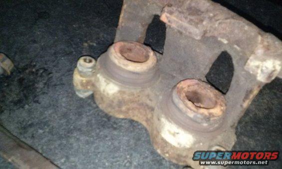Rusty brake caliper with two piston bores