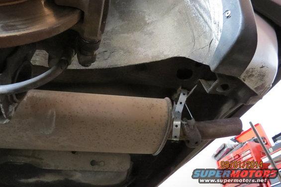 Underside view of a vehicle's exhaust pipe and suspension parts. Date stamp reads 09/01/2014