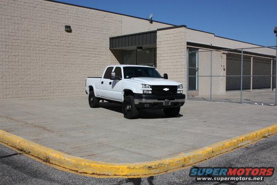 White 2006 Chevrolet Silverado 2500 parked in front of a building