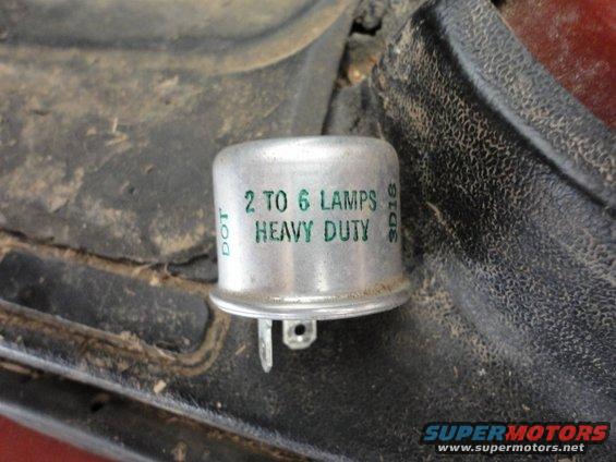 dsc00996-(640x480).jpg Sylvania 552 heavy duty flasher (2-6 lamps)