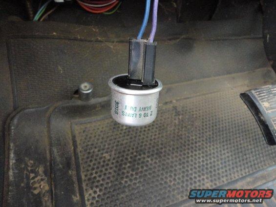 dsc00999-(640x480).jpg Testing the heavy duty 552 flasher with my 5'X8' trailer lights (no more quick flash and dim trailer lights)