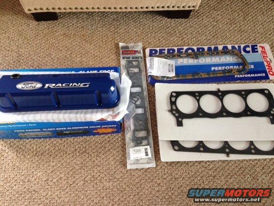 Blue Ford Racing valve covers and engine gaskets