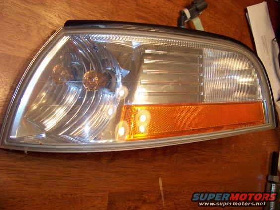 Headlight assembly with amber turn signal