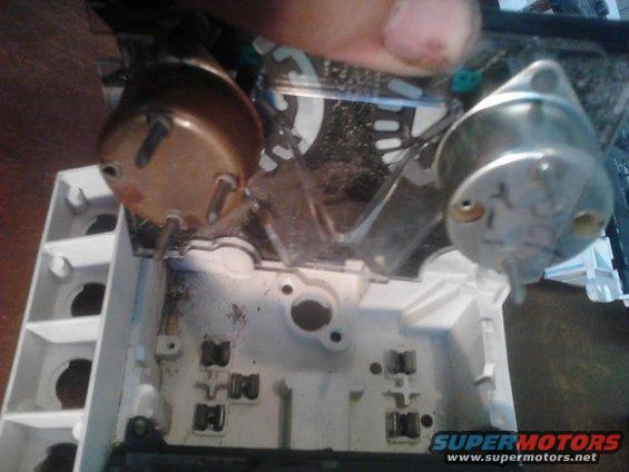 6.jpg the sections are held in the connections. the gauges just push into and out of the rest of the assembly