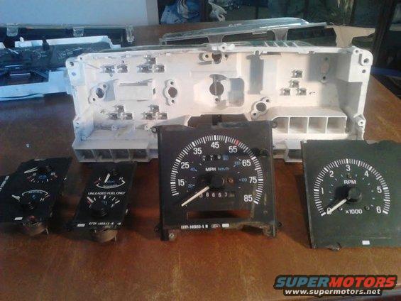 7.jpg all gauges removed

the speedo gets removed last as its held in by the tach and oil/fuel gauges. 