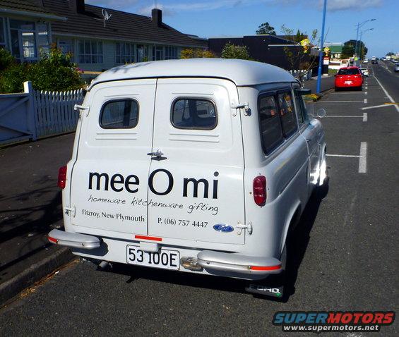 White van with "mee O mi" text, rear view. License plate 53 100E