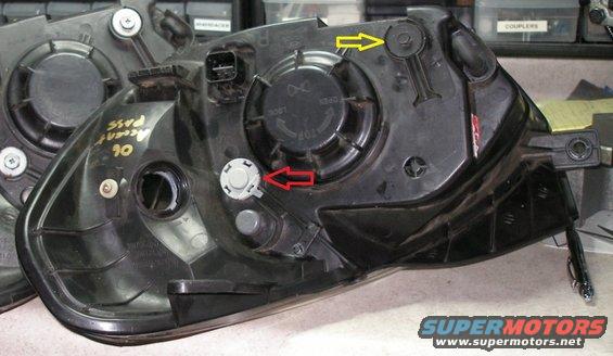 2006-oem-headlight-from-back-with-arrows.jpg 