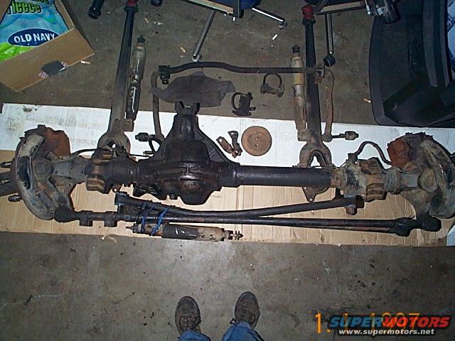 Dana 44 front axle assembly with shocks and tie rods