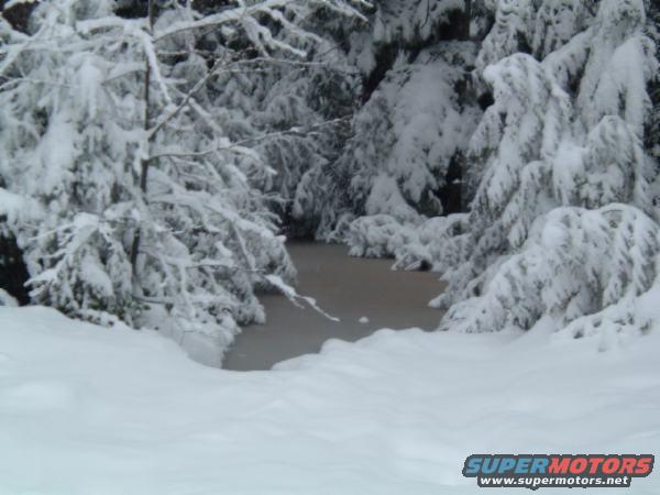 2004_01_22-005.jpg This is the entrance to the Loop.
Not too much clearance is there.