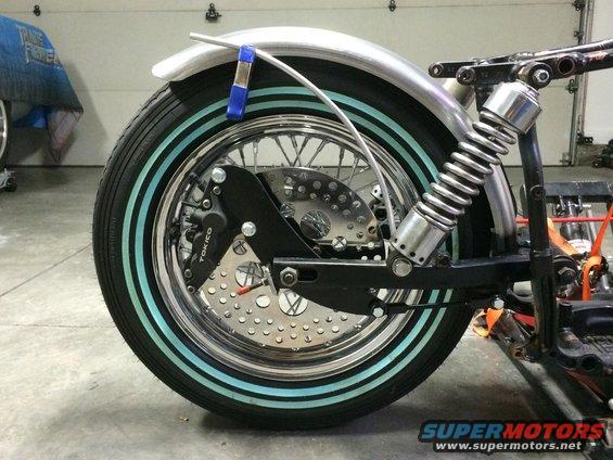 Shovelhead strut idea for solid mounted swingarm fender