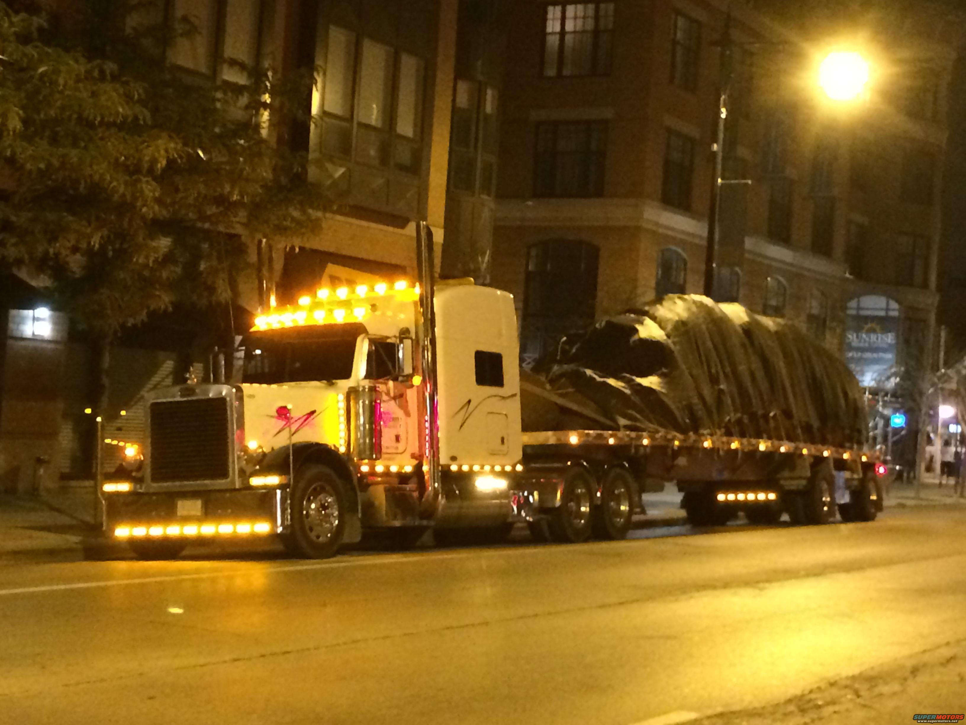 2003 Peterbilt 379 photo