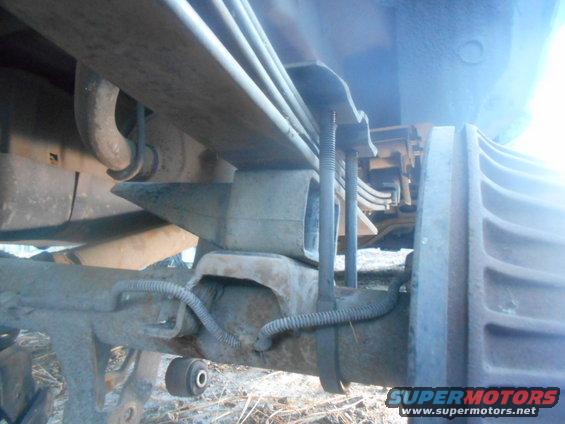 Rear leaf spring suspension with U-bolts and axle