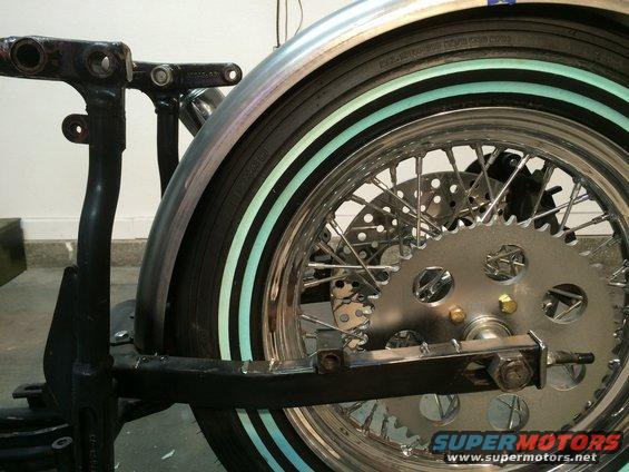 1975 Shovelhead swingarm strutless rear fender mounts