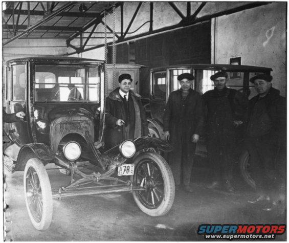 1909 Ford Model T with men in a garage