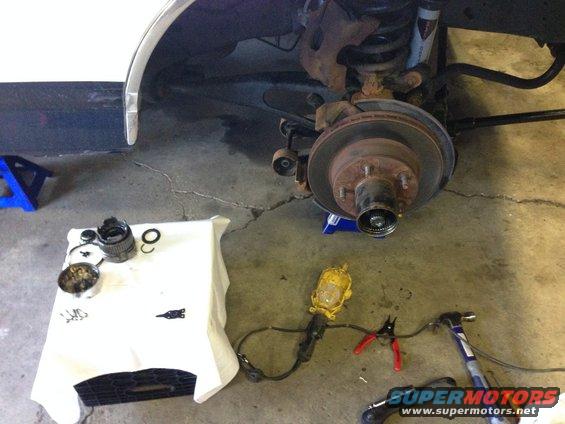 img_2013.jpg Hub out.  