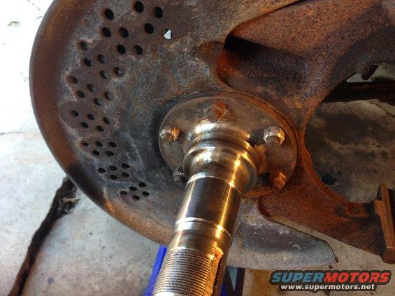img_2045.jpg Driver's side spindle exposed.  Notice the slight wear where the inner bearing rides.  The spindle was discolored but no noticeable scoring could be felt.  I continued with the job.