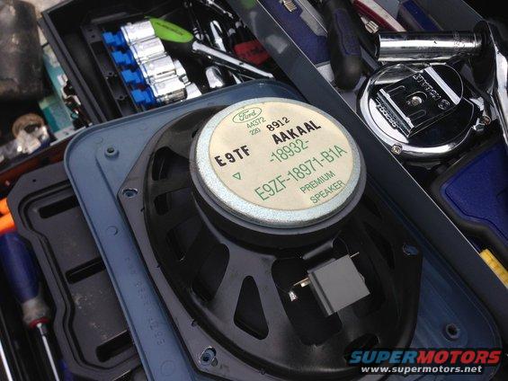 img_2269.jpg OEM rear speaker.