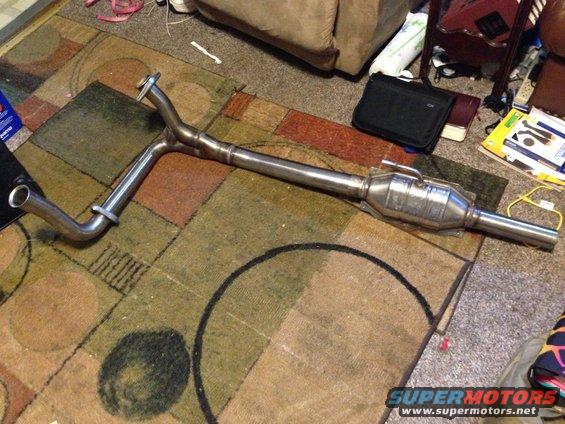 Exhaust system with catalytic converter lying on a rug