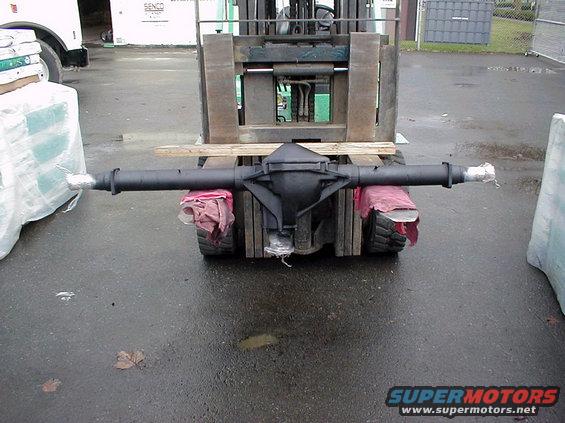 Rear axle assembly on forklift