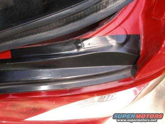 tape-on-tailight.jpg 