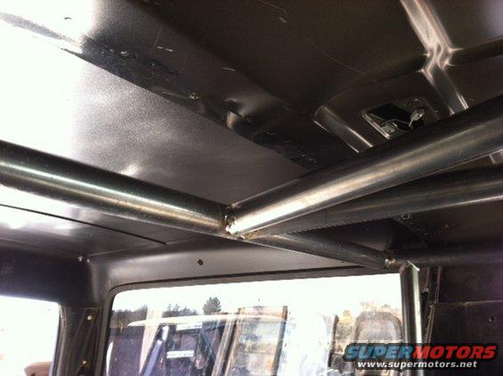 Interior roll cage in a vehicle