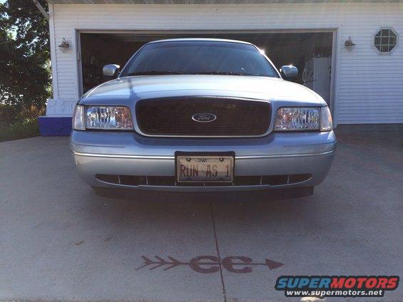 2003 Ford Crown Victoria parked in front of a garage, front view