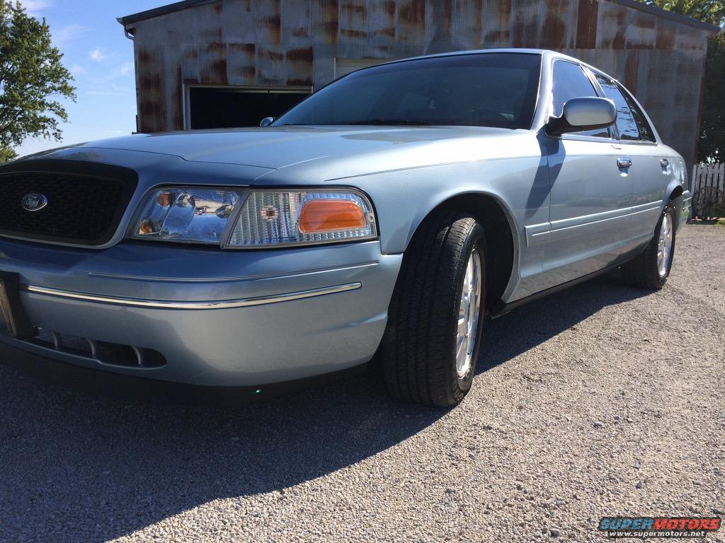 2003 Ford Crown Victoria photo