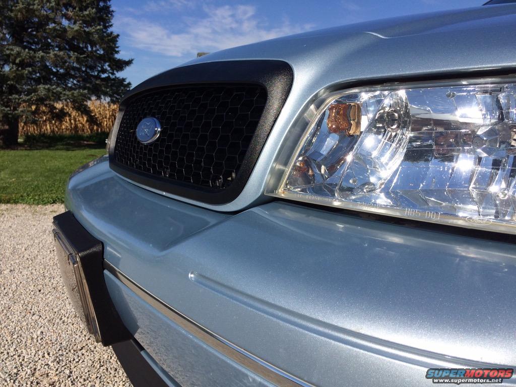 2003 Ford Crown Victoria photo