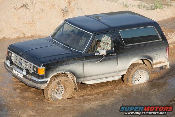 1987 Ford Bronco stuck in mud, front 3/4 view