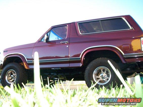 1985 Ford Bronco, side view, maroon paint with black stripe