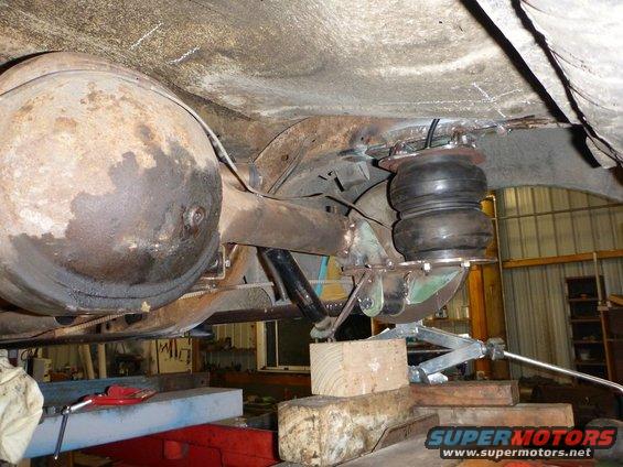 Rear axle and air suspension part