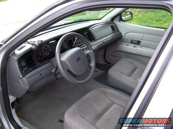 2c0c9baf.jpg Stock Police interior. The seats were in OK shape, but lacked padding, and put my ass to sleep.