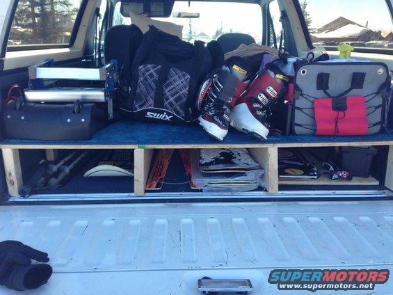 img_1547.jpg Leaving WY for Colorado.  Had so much room for skis that friends asked me to take some of theirs back to Colorado.  Had the room, so no problem.