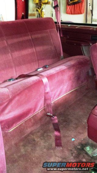 Rear bench seat and seatbelts in a vehicle