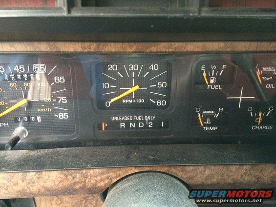 Dashboard with speedometer, tachometer, fuel, temp, and oil gauges. Gear selector shows P, R, N, D, 2, 1