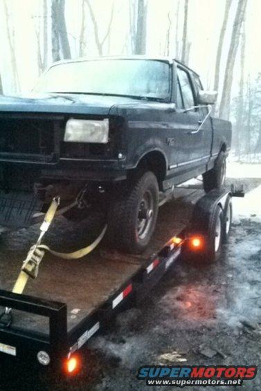 Start of the project , 1995 f150 perfect body , rusty frame , no motor/trans/tcase or anything else really.  300 bucks I wasn't complaining.
Plan is 1 ton f150, f250/350 frame , d60/10.25